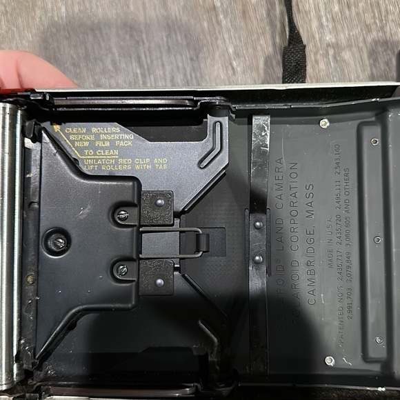 Vintage Polaroid automatic 104 Land camera - Picture 8 of 9